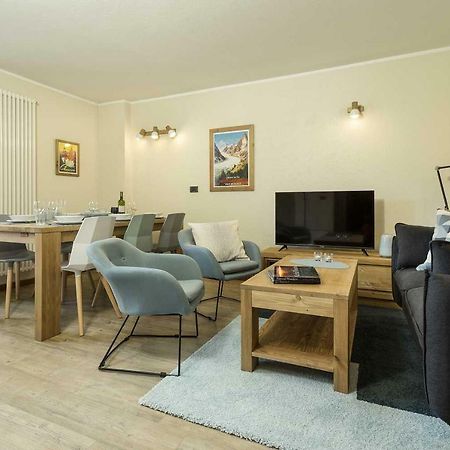 Apartment Ensa - Alpes Travel - Central Chamonix - Sleeps 4 Buitenkant foto