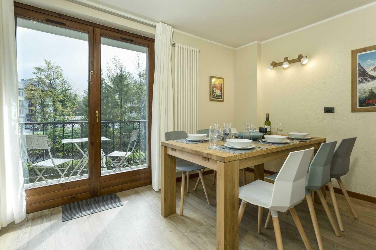 Apartment Ensa - Alpes Travel - Central Chamonix - Sleeps 4 Buitenkant foto