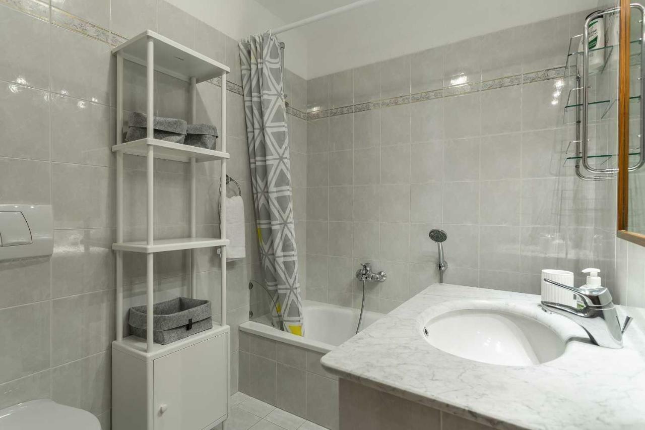 Apartment Ensa - Alpes Travel - Central Chamonix - Sleeps 4 Buitenkant foto
