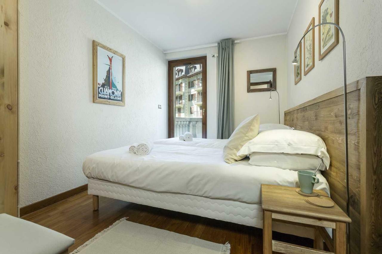 Apartment Ensa - Alpes Travel - Central Chamonix - Sleeps 4 Buitenkant foto
