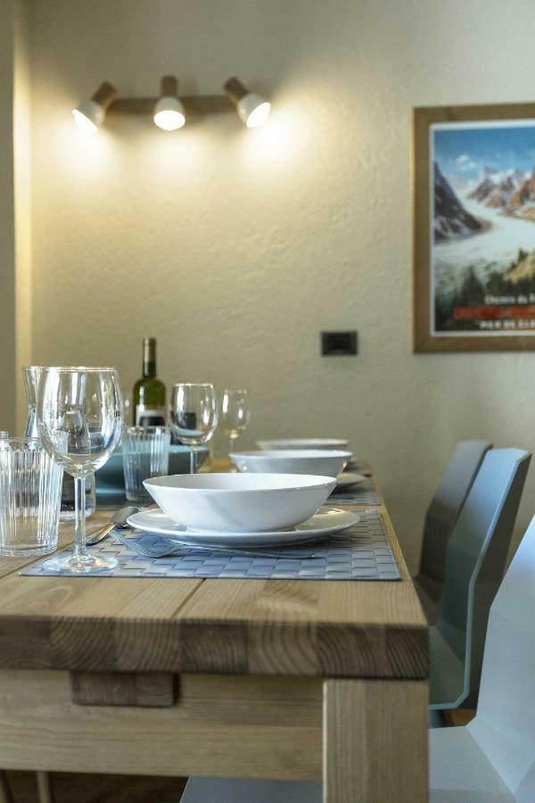 Apartment Ensa - Alpes Travel - Central Chamonix - Sleeps 4 Buitenkant foto